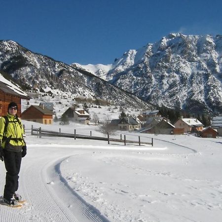 Le Barlet23 Pers Hameau Des Chazals Nevache Hautes Alpes Exterior photo